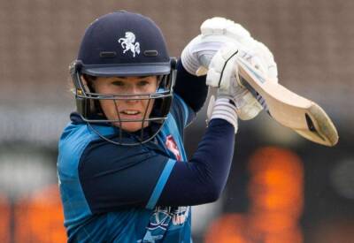 Kent's Tammy Beaumont and Tash Farrant included in England squad for ICC World Cup in New Zealand