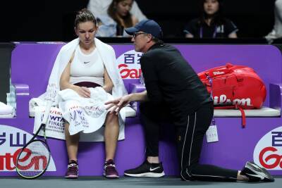 Simona Halep: Chris Evert praises tennis star's decision to compete without a coach