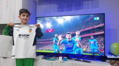 VALENCIA | Hugo Duro volvió a cumplir con Mario, su fan número 1