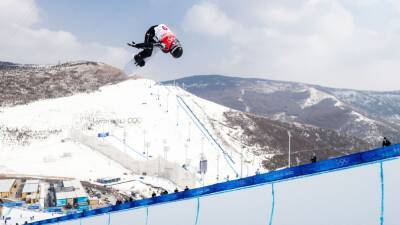 Shaun White - Scotty James - Snowboarder Shaun White places fourth in halfpipe in final Olympics competition, Japan's Ayumu Hirano wins gold - espn.com - Switzerland - Usa - Australia - Beijing - Japan -  Sochi
