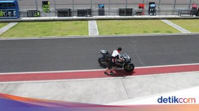 Di Balik Debu Tebal pada Motor-motor Saat Tes MotoGP Mandalika