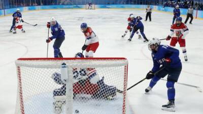 Ice hockey-US overcome Czech challenge in women's quarter-finals