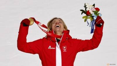Alpine skiing-Gut-Behrami finally gets her golden moment