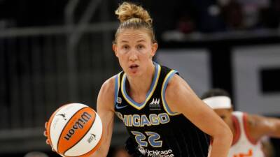 Point guard Courtney Vandersloot agrees to 1-year deal to remain with Chicago Sky, sources say