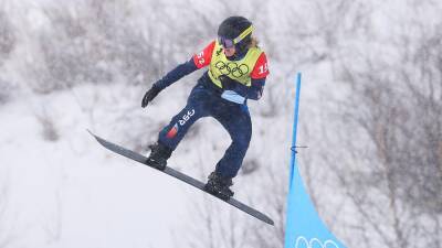 Winter Olympics 2022 – Charlotte Bankes shows class in stunning QF race but misses out on team snowboard cross medal