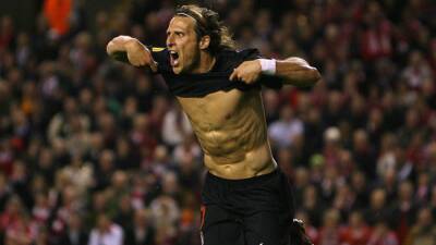 Diego Forlan - Diego Forlán descuelga las botas y jugará en la Liga Universitaria - en.as.com - Manchester - Madrid - Uruguay -  Montevideo