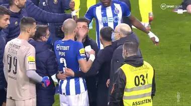 Four Players Sent Off In Wild Brawl During Porto vs Sporting, Of Course One Was Pepe - sportbible.com - Manchester