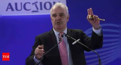 Aston Martin - Auctioneer Hugh Edmeades stable after fall during IPL auction; Charu Sharma steps in for remainder of show - timesofindia.indiatimes.com - Sri Lanka -  Bangalore