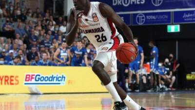 Hawks outlast fighting Taipans in NBL - 7news.com.au