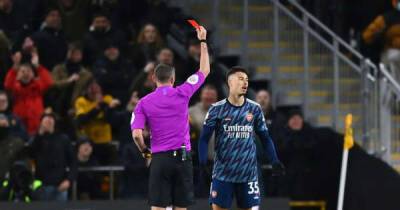 Michael Oliver gave yellow to Brighton player who made TWO yellow card fouls like Martinelli