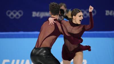 Guillaume Cizeron - France's Papadakis, Cizeron open lead at Olympic ice dance - foxnews.com - Russia - France - Usa - Canada - Beijing - Victoria