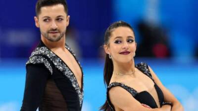 Kamila Valieva - Lewis Gibson - Guillaume Cizeron - Gabriella Papadakis - Eteri Tutberidze - Winter Olympics: Lilah Fear & Lewis Gibson avoid Valieva distractions in ice dance - bbc.com - Britain - France