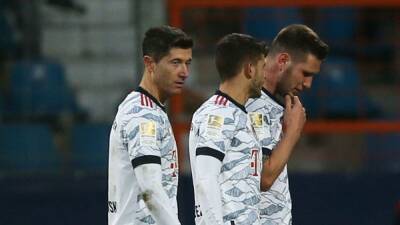 Soccer - Leaders Bayern suffer shock thrashing at Bochum