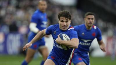 France beat Ireland to take control of 6N