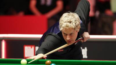 Players Championship 2022: Neil Robertson eases past namesake Jimmy to book Barry Hawkins final