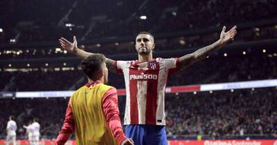 Soccer-Ten-man Atletico secure last-gasp win in seven-goal thriller