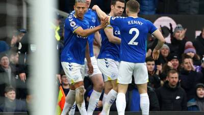 Frank Lampard - Donny Van-De-Beek - Leeds United - Anthony Gordon - Michael Keane - Everton v Leeds player ratings: Coleman 8, Van de Beek 7; Dallas 5, Meslier 6 - thenationalnews.com - Manchester