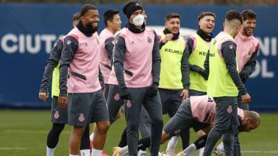 El derbi en la mascarilla de RdT - en.as.com