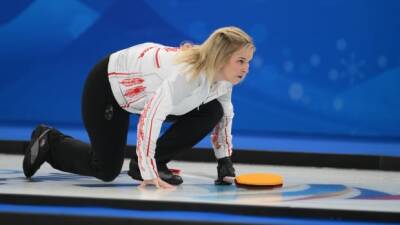 Jennifer Jones - Canada's Jennifer Jones loses 3rd in a row in women's curling in Beijing - cbc.ca - Britain - Russia - Sweden - Denmark - Switzerland - Usa - Canada - China - Beijing -  Sochi - South Korea