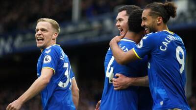 Full debutant Donny Van De Beek praised for key role as Everton ease past Leeds