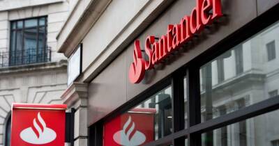 Santander issues warning after woman loses nearly £900 to scammers - manchestereveningnews.co.uk - Britain