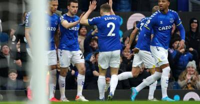 Everton move clear of drop zone while Southampton deny Manchester United