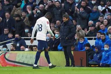 Karl Toko Ekambi - A Compilation Of Tanguy Ndombele's 'Masterclass' vs Nice Is Going Viral, Tottenham Fans Can't Believe It - sportbible.com - France