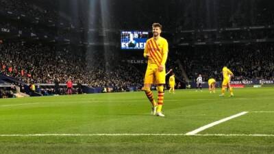 Parte de la afición del Espanyol canta contra Piqué y recibe pitos