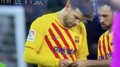 Luuk De-Jong - Xavi, desesperado: envió un papel con instrucciones a sus jugadores - en.as.com