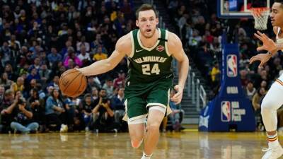 Milwaukee Bucks' Pat Connaughton to have hand surgery, is expected back before end of regular season, sources say