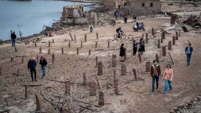 Acedero, la aldea que emerge por la sequía se convierte en reclamo turístico