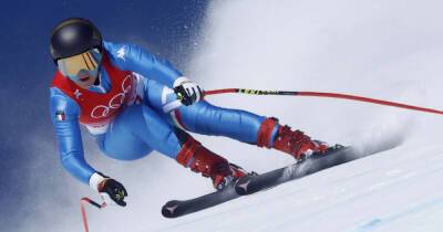 Olympics-Alpine skiing-Goggia ignores injured knee during training run
