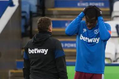 Ricardo Pereira - Kasper Schmeichel - Craig Dawson - Issa Diop - David Moyes Gives Official Reason For Kurt Zouma Pulling Out Of West Ham's Starting XI - sportbible.com