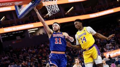 Watch Klay Thompson take over fourth, score season-high 33 in win over Lakers