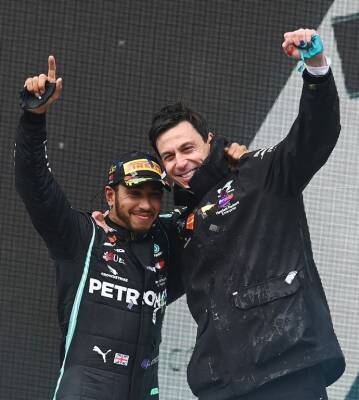Lewis Hamilton: Mercedes update confirms Briton's Formula 1 stay for 2022