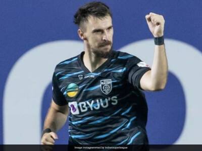 ISL: Kerala Blasters Defeat SC East Bengal To Get Back Into Semis Contention - sports.ndtv.com - India