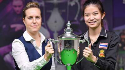 World Women's Snooker Championship: Nutcharut Wongharuthai beats Wendy Jans