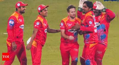 Babar Azam - Chris Jordan - Asif Ali - PSL: Islamabad United beat Karachi Kings in PSL thriller - timesofindia.indiatimes.com - Jordan - Pakistan -  Lahore - county Kings -  Islamabad