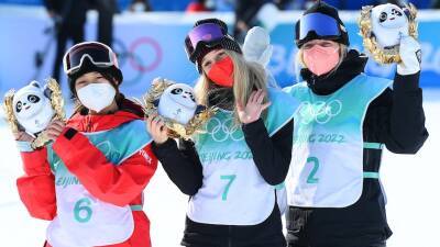 New Zealand's Sydney-born Zoi Sadowski-Synnott falls just short of another Beijing gold in snowboard big air