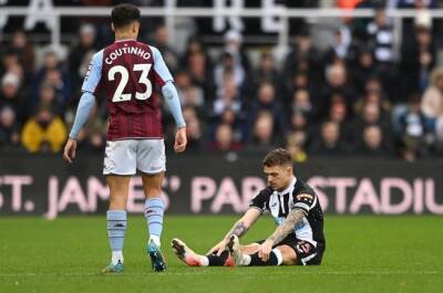 Newcastle's Trippier faces spell on sidelines after breaking foot