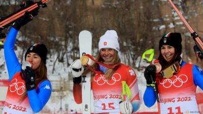 Alpine skiing-Swiss Suter pips Italy's Goggia to women's downhill gold