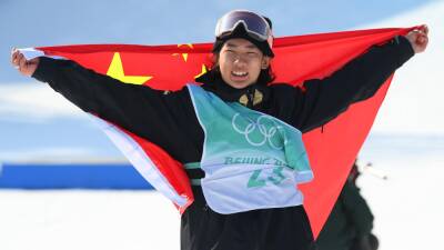Winter Olympics 2022 - 17-year-old Su Yiming wins gold medal in snowboarding big air on home snow