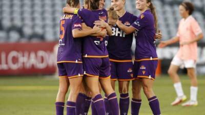 Adelaide United - Perth Glory re-sign Epakis as ALW coach - 7news.com.au -  Wellington