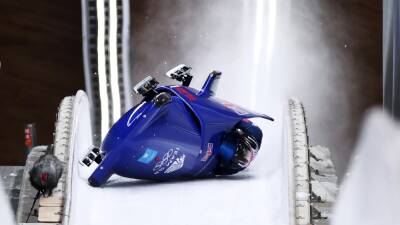 Brad Hall - Brad Hall and Nick Gleeson in scary high-speed two-man bobsleigh crash at Winter Olympics 2022 - eurosport.com - Beijing