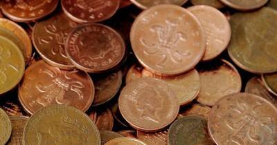 M&S shopper tries 2p coin trick that 'can keep flowers fresh for up to two weeks' - manchestereveningnews.co.uk - London -  Columbia