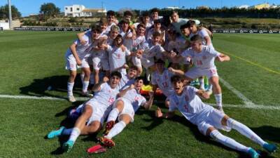 La Selección del futuro ilusiona: Casals, Iker Bravo, Fortuny...