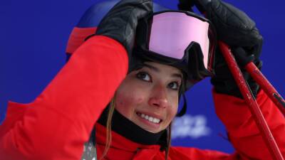 Eileen Gu - Winter Olympics 2022: Favourite Eileen Gu tops freeski halfpipe qualification as GB’s Zoe Atkin reaches final in fourth - eurosport.com - Britain - China - Beijing
