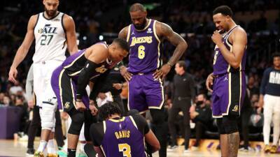 Anthony Davis exits Los Angeles Lakers' game vs. Utah Jazz with ankle injury