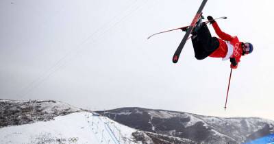 Olympics-Freestyle skiing-Gu roars through halfpipe qualifiers, eyes 3-medal goal
