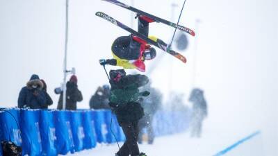 Winter Olympics 2022 - Finnish skier Jon Sallinen crashes into cameraman during halfpipe in Beijing